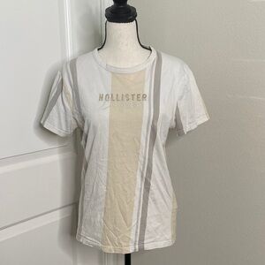 Hollister Women's White and Beige Graphic Tee